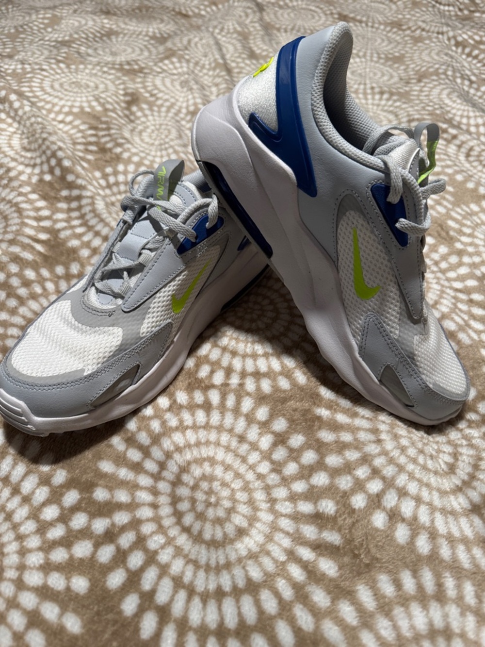 Nike Kids White Gray Sneakers with Blue and Neon Yellow Accents (Women’s/Men)